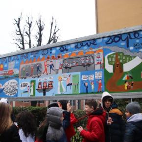 “AMIANTO, SI DEVE SAPERE”: OGR Bologna – La giornata di inaugurazione del pannello artistico coi ragazzi/e della classe 2^B scuola “De&nbsp;Andrè”